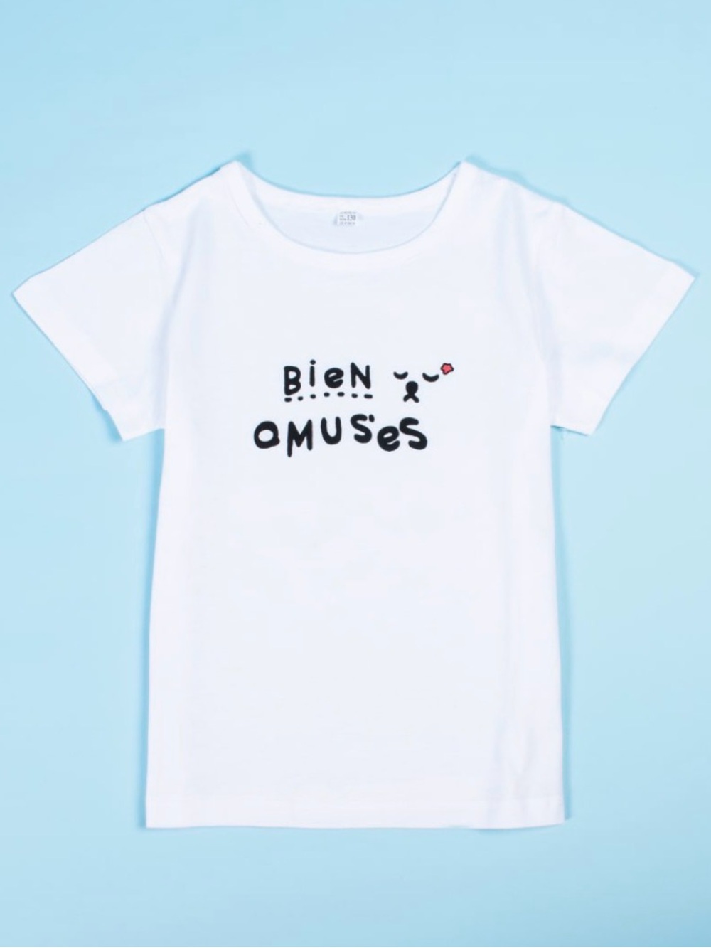 white short-sleeve T-shirt with the words "BiEN amUses" in French